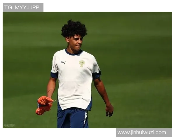 足球明星社交媒体关注名单揭秘引发球迷热议与讨论