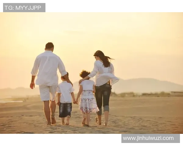 足球明星与亚洲女性的浪漫爱情故事揭示文化交融与家庭幸福的美好瞬间